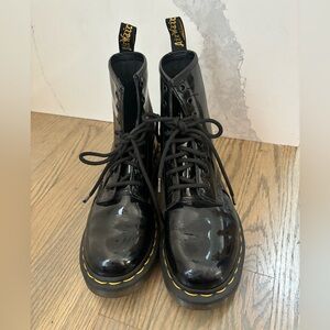 Dr Martens 1460 WOMEN'S  Black PATENT LEATHER LACE UP BOOTS women’s size 6